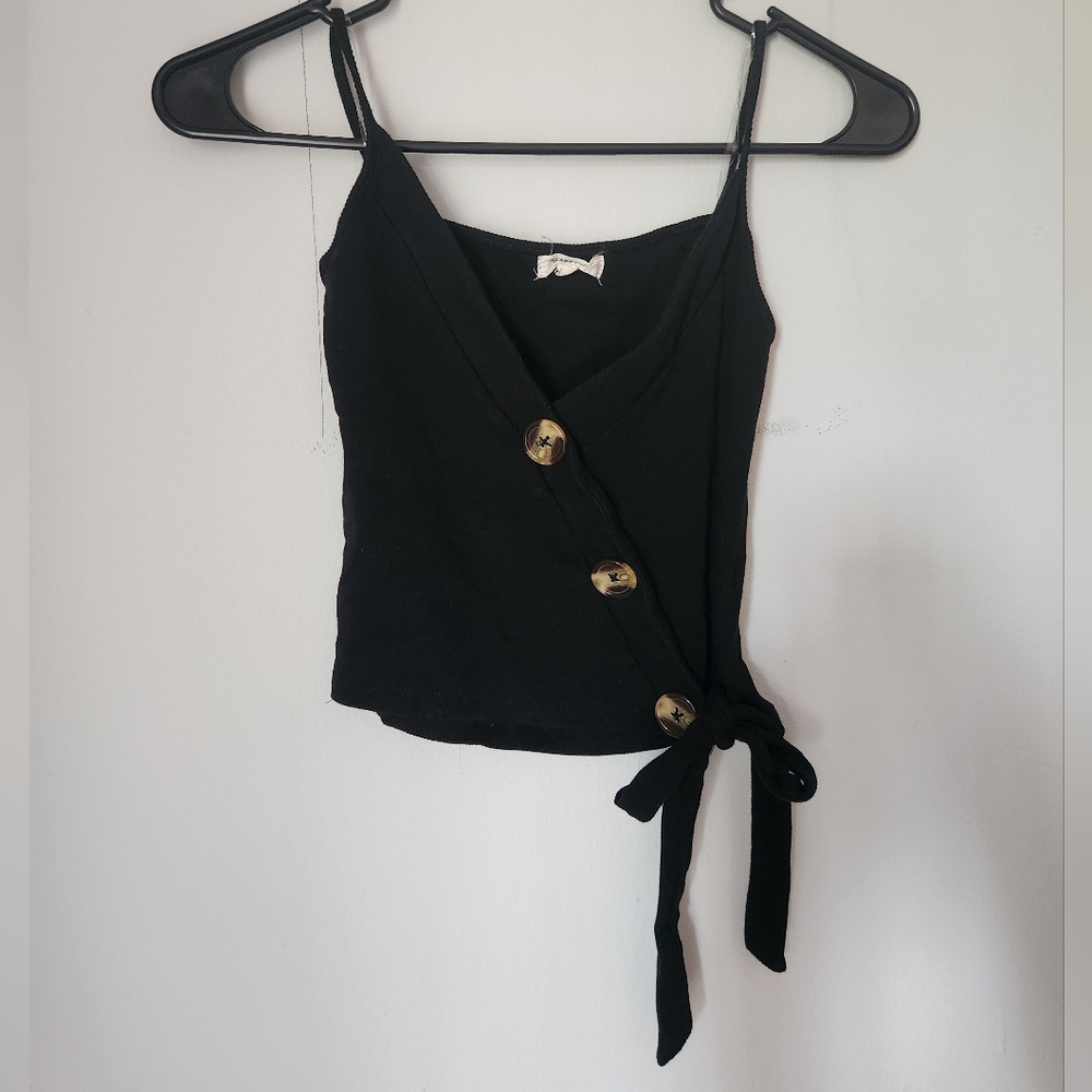 Cropped black button tank